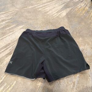 Lululemon running reflective shorts size S grey in EUC unlined